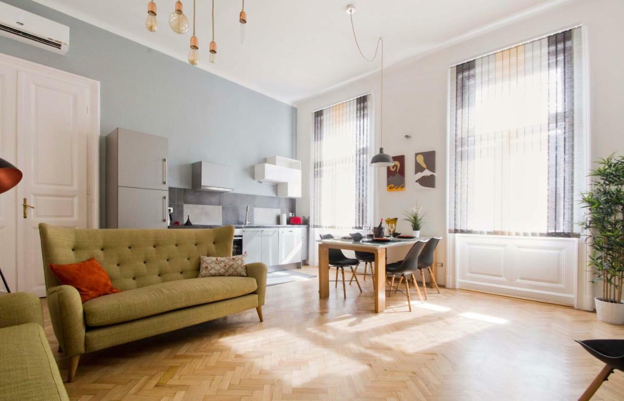 Andrassy Boulevard Budapest Exterior photo