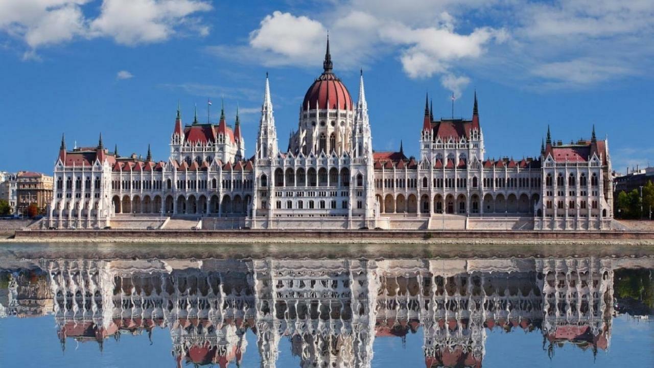 Andrassy Boulevard Budapest Exterior photo