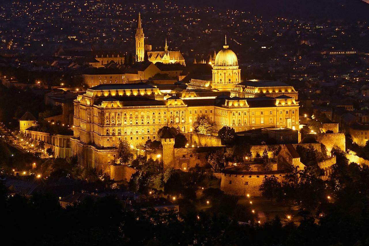 Andrassy Boulevard Budapest Exterior photo