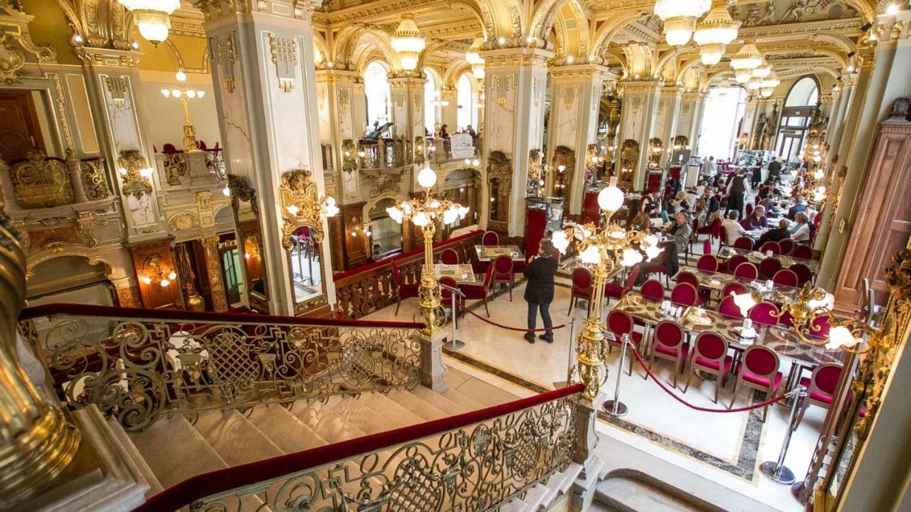 Andrassy Boulevard Budapest Exterior photo